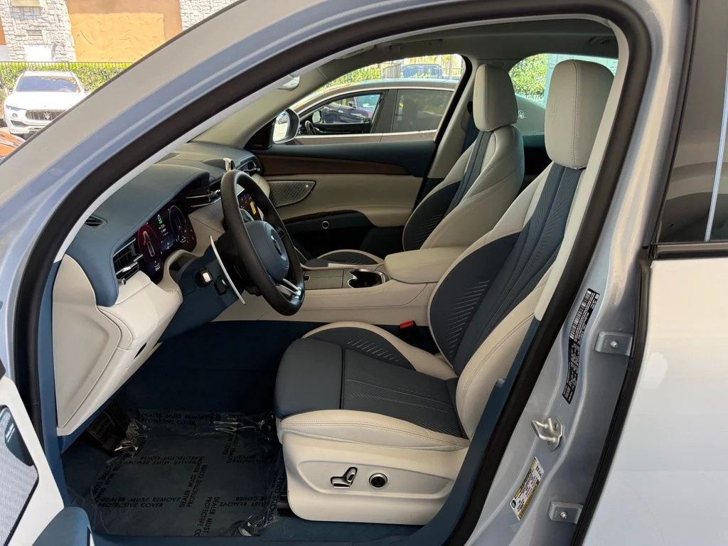 Certified Used 2025 Bianco Astro Maserati Folgore image 9