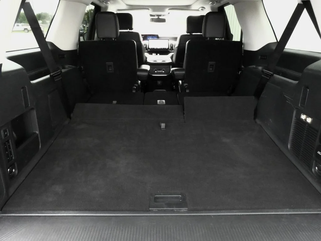 Used 2025 White Ford Platinum image 46