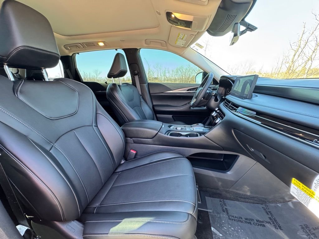Used 2026 Mineral Black INFINITI LUXE image 30