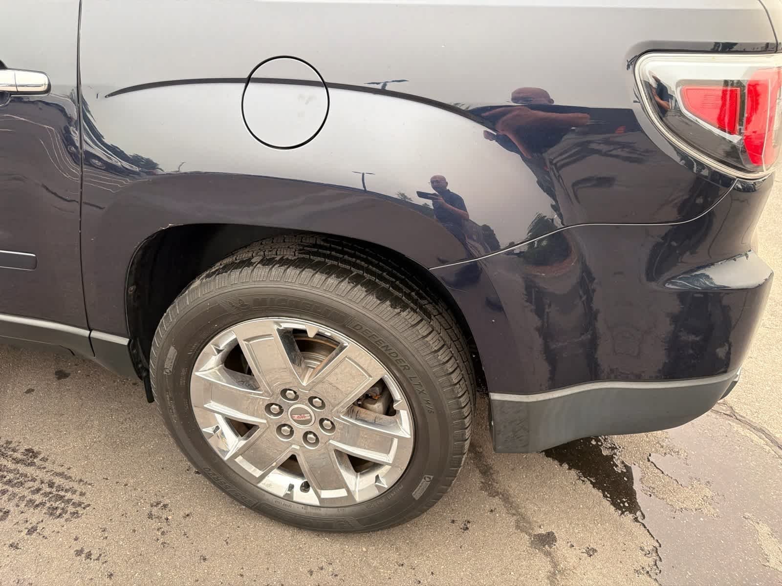Used 2017 Dark Sapphire Blue Metallic GMC Limited image 13