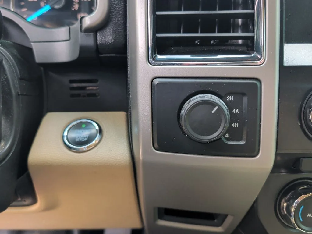 Used 2017  Ford Lariat image 8