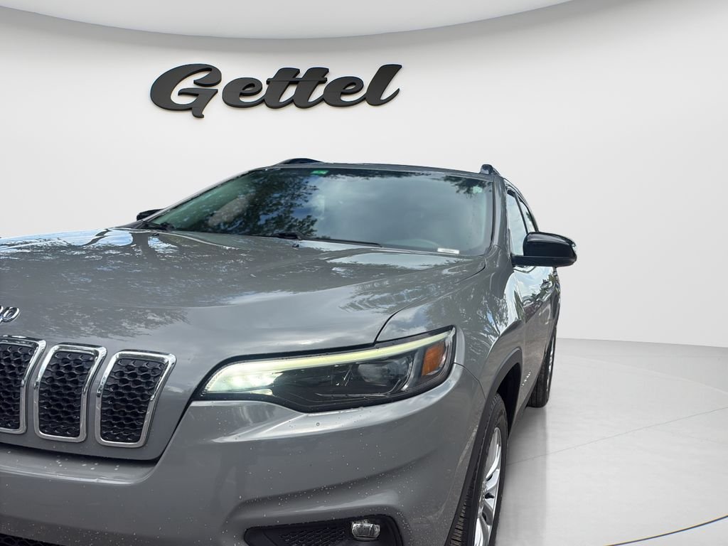 Used 2022 Gray Jeep Latitude Lux image 9