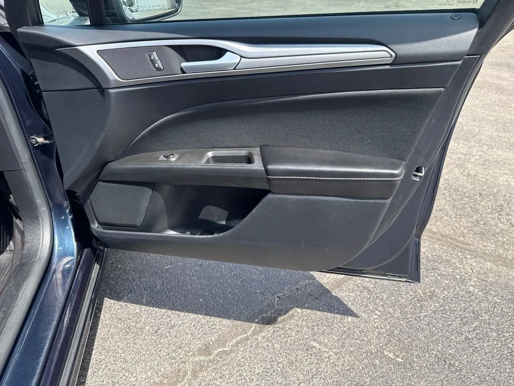 Used 2020 Blue Ford SE image 35