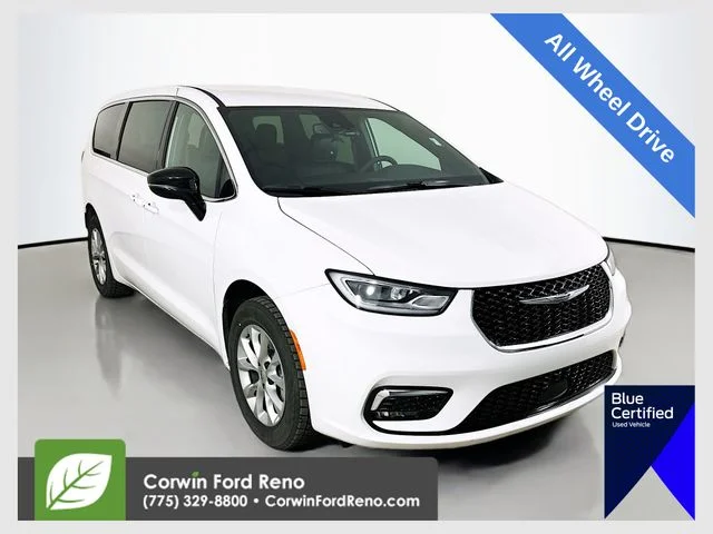 2025 Chrysler Pacifica Select AWD's photo