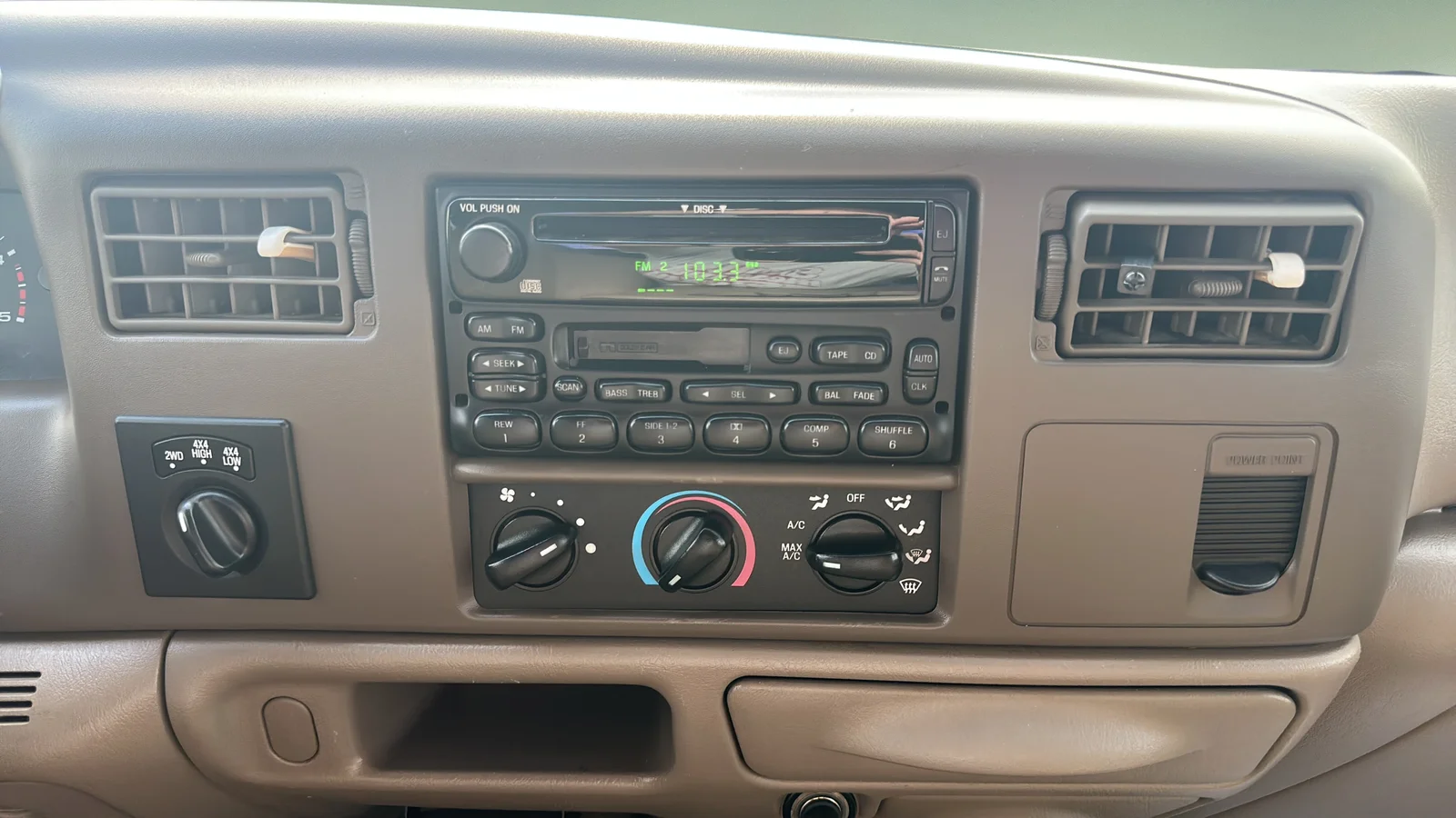 Used 2004 White Ford Lariat image 11