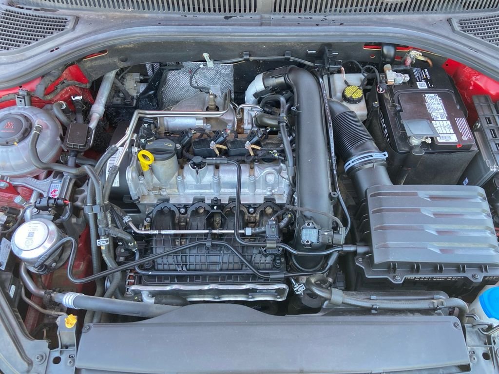 Used 2019  Volkswagen R-Line image 16