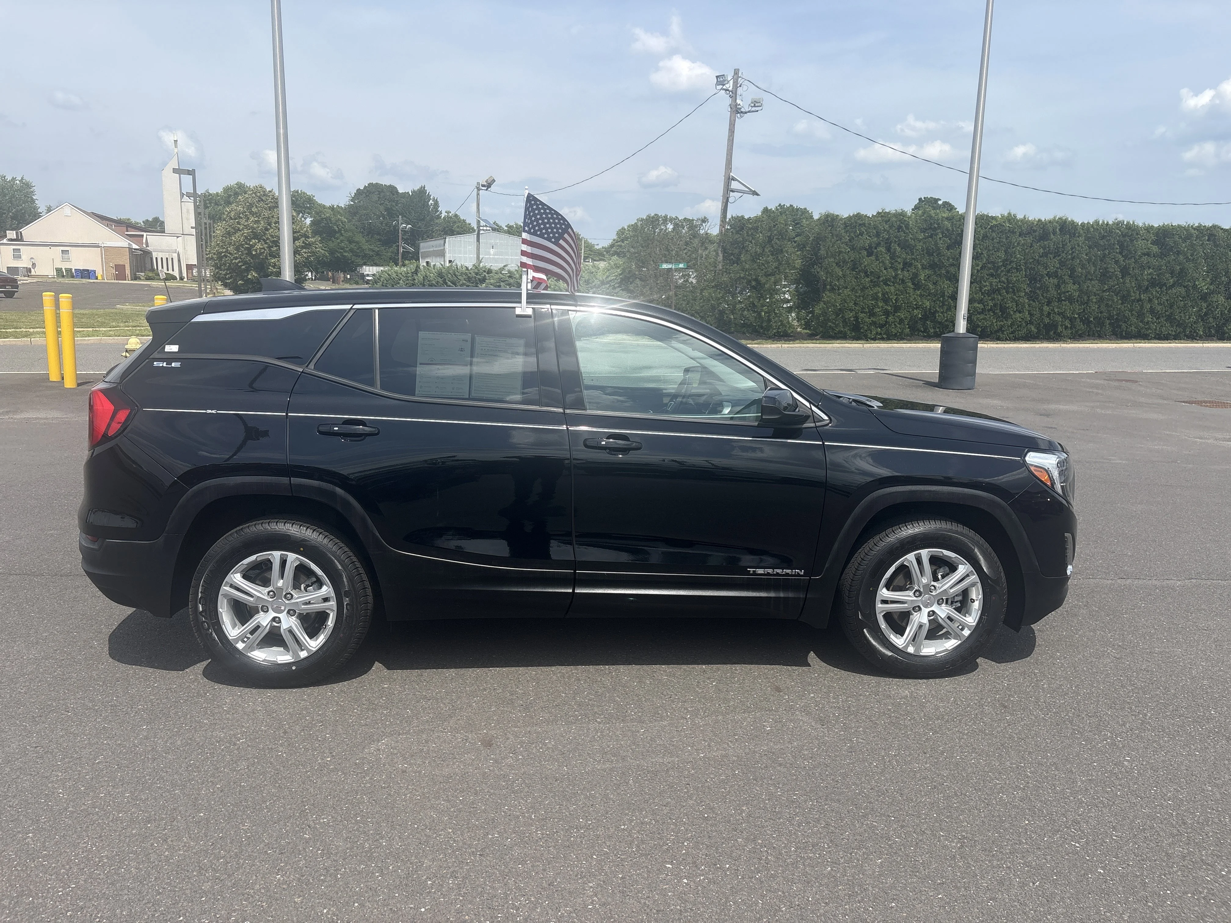 Used 2018 Ebony Twilight Metallic GMC SLE image 4