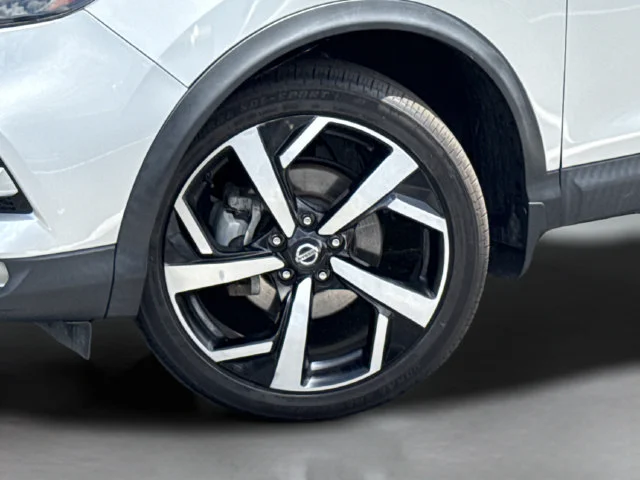 Used 2021 Silver Nissan SL image 50