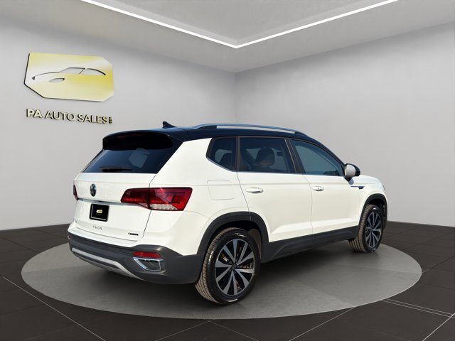 Used 2023 White Volkswagen SE image 7