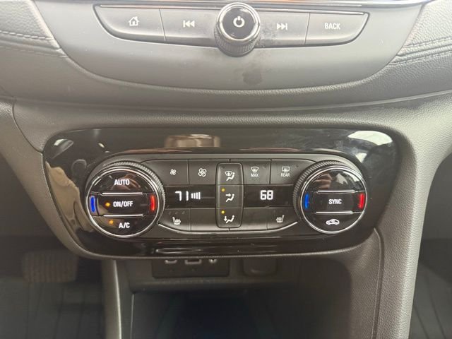 Used 2022 Red Buick Select image 19