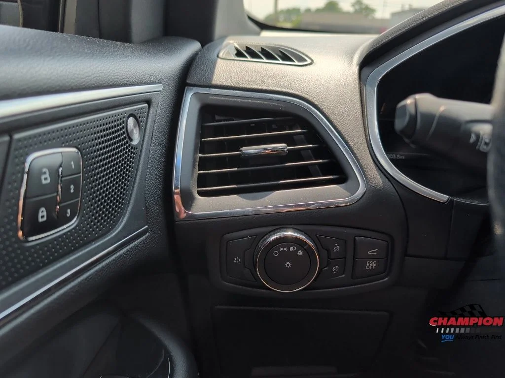 Used 2019  Ford ST image 27