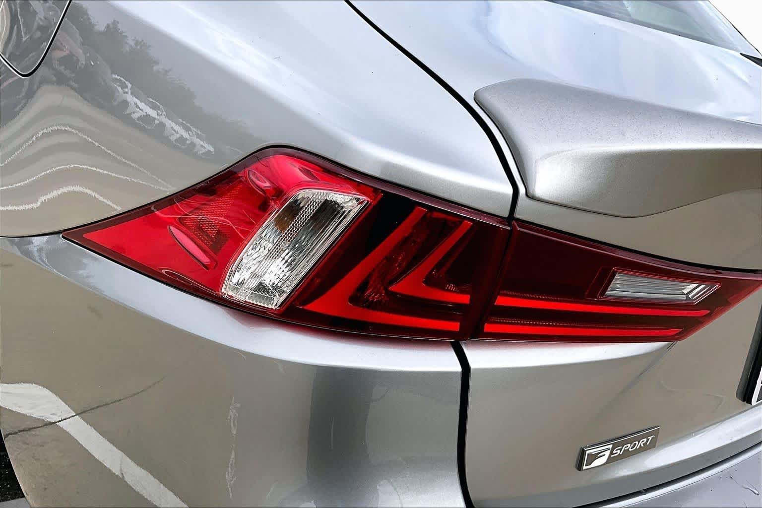 Used 2015 Atomic Silver Lexus  image 28