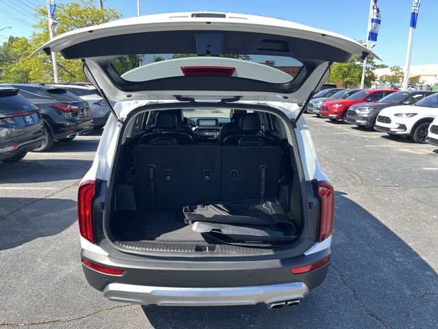 Used 2022 White Kia S image 23