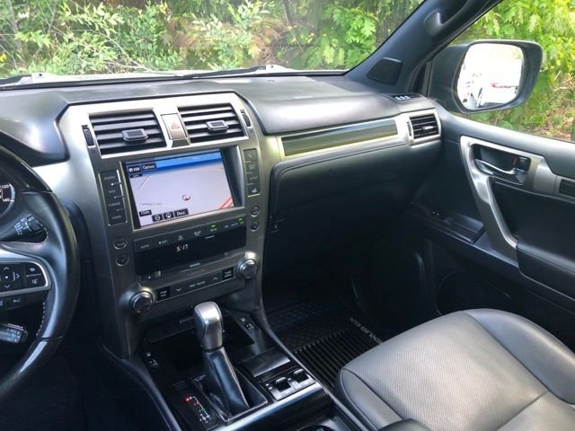 Used 2020 Black Lexus 460 image 34