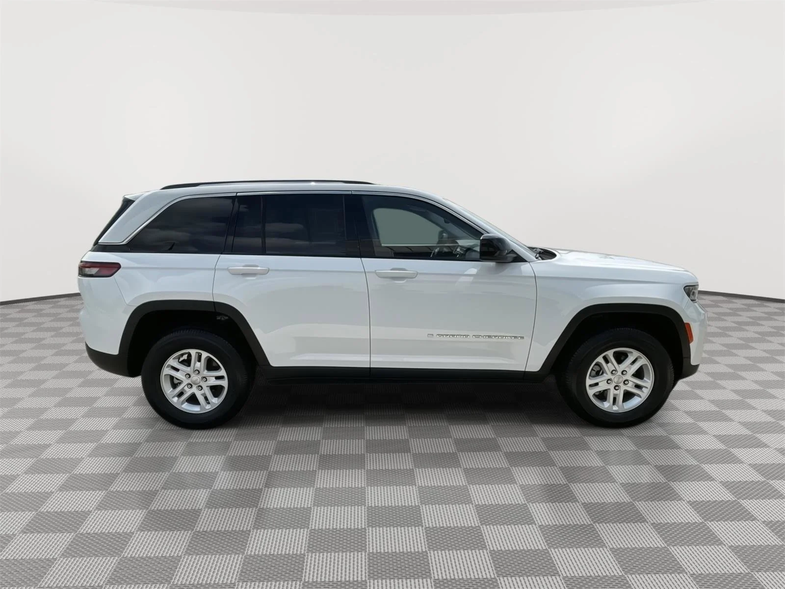 Used 2023 Bright White Clearcoat Jeep Laredo image 19