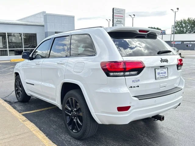 Used 2019 Bright White Clearcoat Jeep Altitude image 6