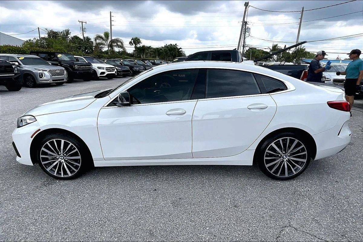 Used 2023  BMW i sDrive image 30