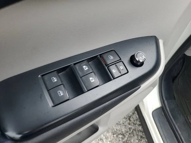 Used 2016 Blizzard Pearl Toyota LE Plus image 9