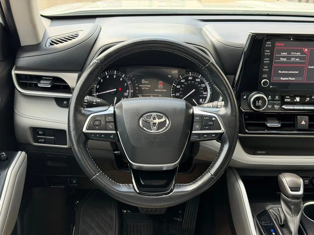 Used 2021 White Toyota XLE image 16