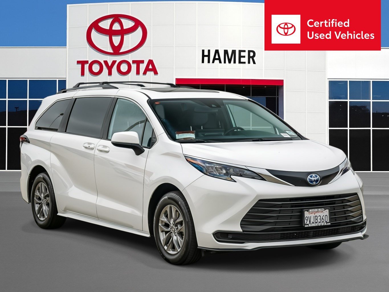 Used 2025 Ice Cap Toyota LE image 1