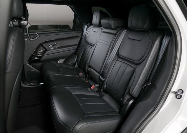 New 2026 Borasco Grey Land Rover SE image 5