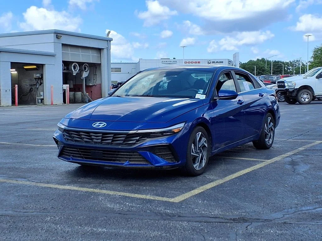 Used 2025 Blue Hyundai SEL Convenience image 2