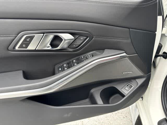 Used 2022 Alpine White BMW  image 14