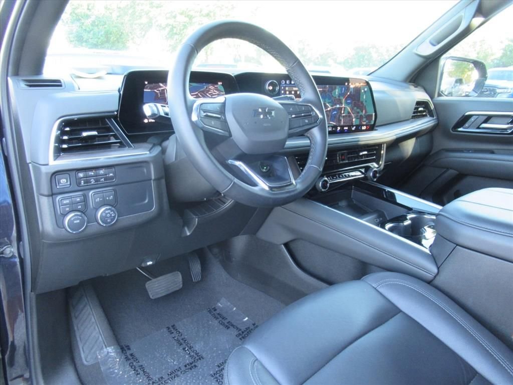 Used 2025 Gray Chevrolet Z71 image 16
