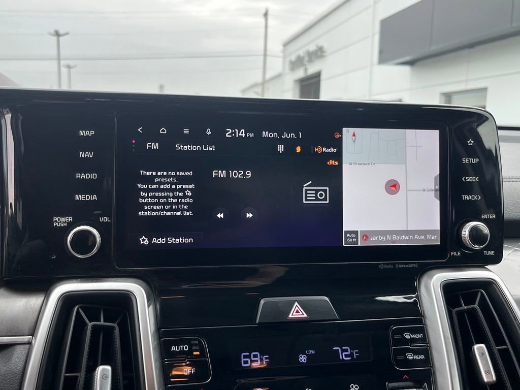 Used 2022 White Kia S image 39