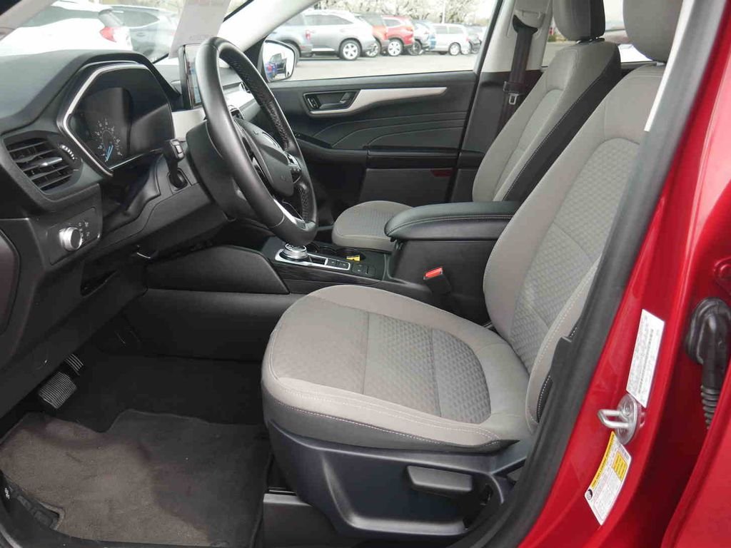 Used 2022 Red Ford SE image 22