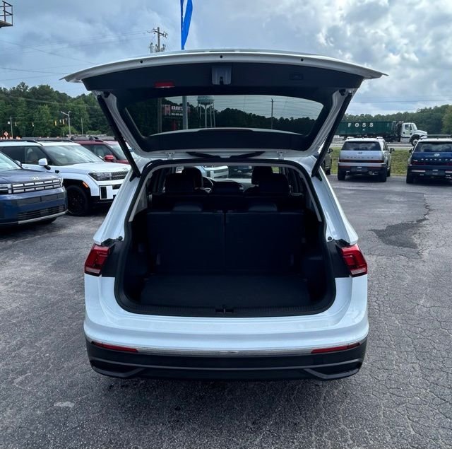 Used 2024  Volkswagen 2.0T SE image 4