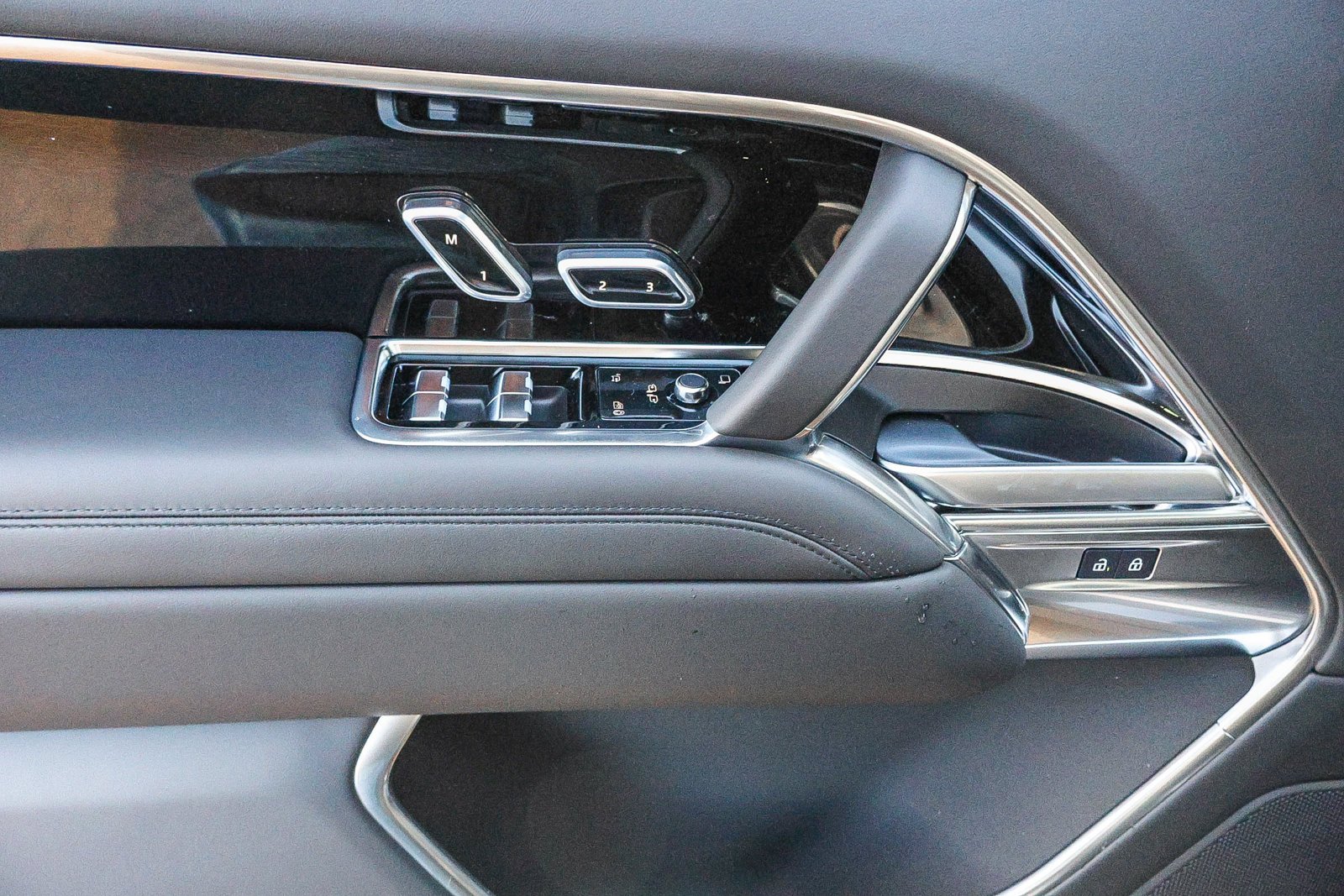 2026 Land Rover Range Rover SE - Photo 31