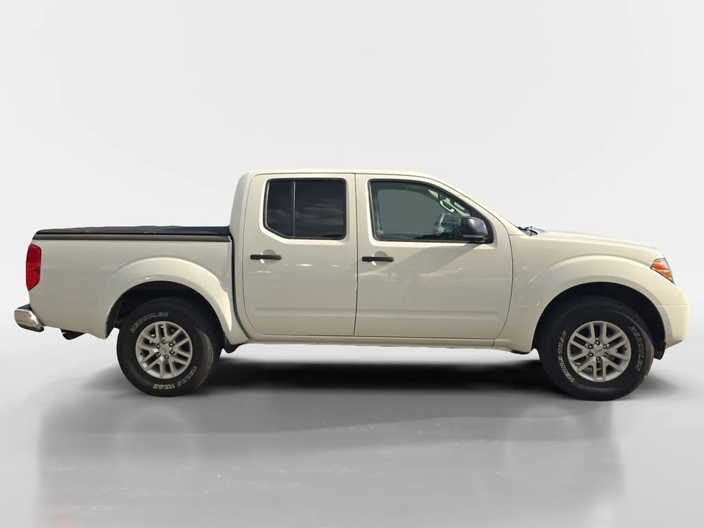 Used 2016 Glacier White Nissan SV image 7