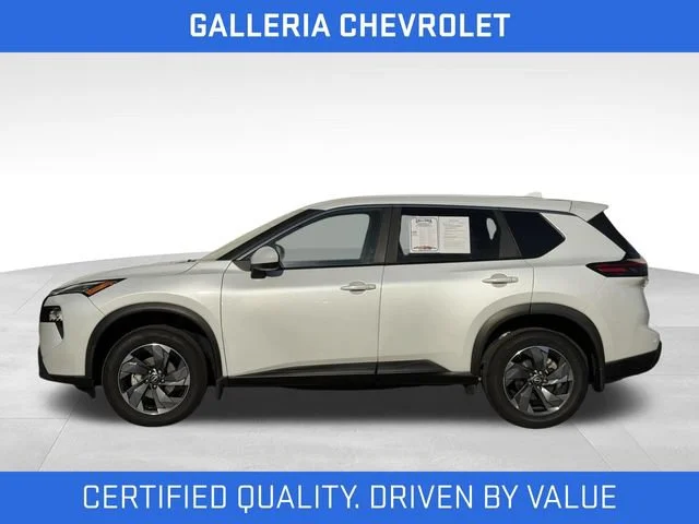 Used 2025 White/off-white Nissan SV FWD image 4