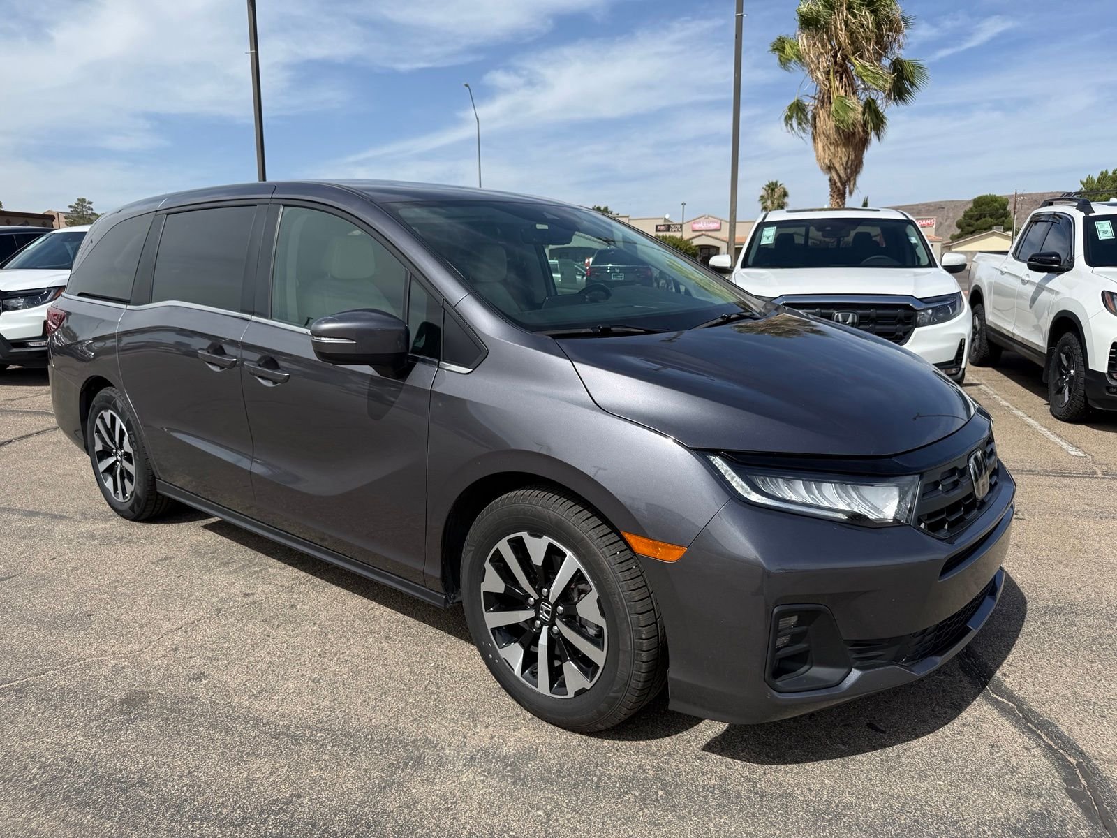 Used 2025 Solar Silver Metallic Honda EX-L image 3