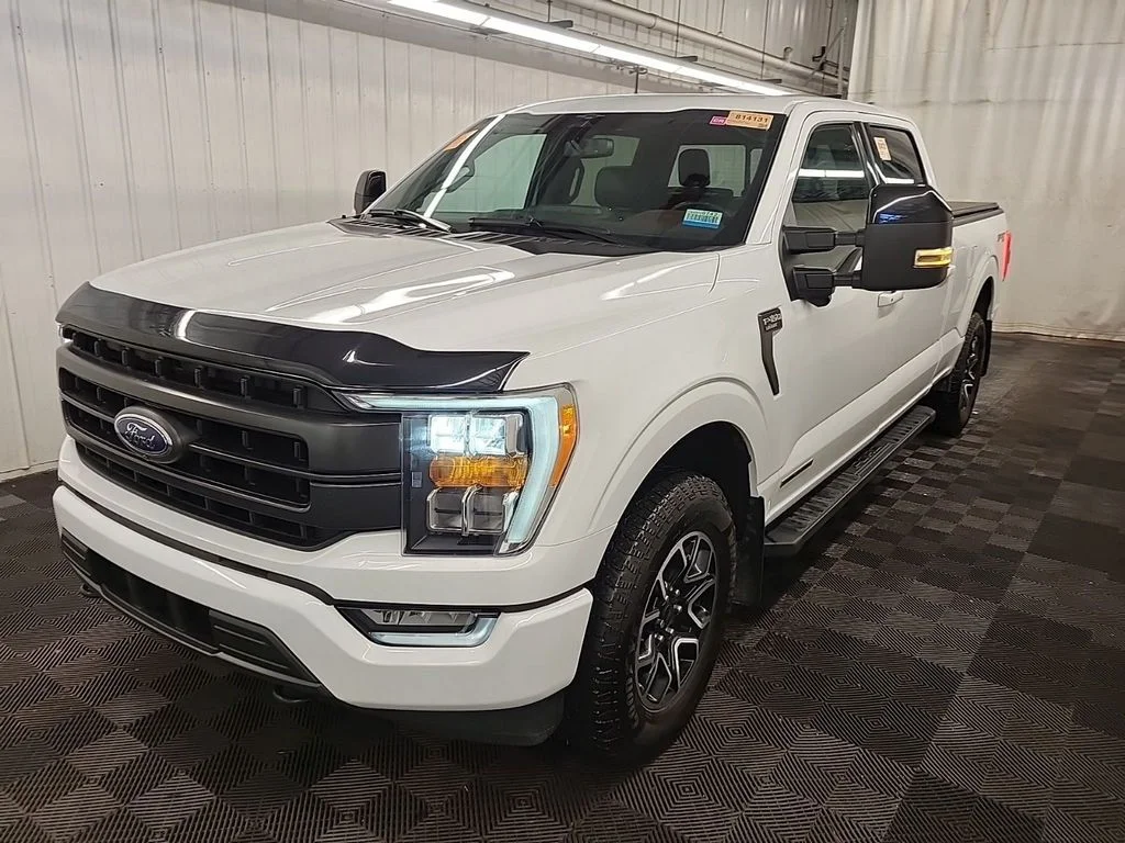 Used 2023  Ford Lariat image 2