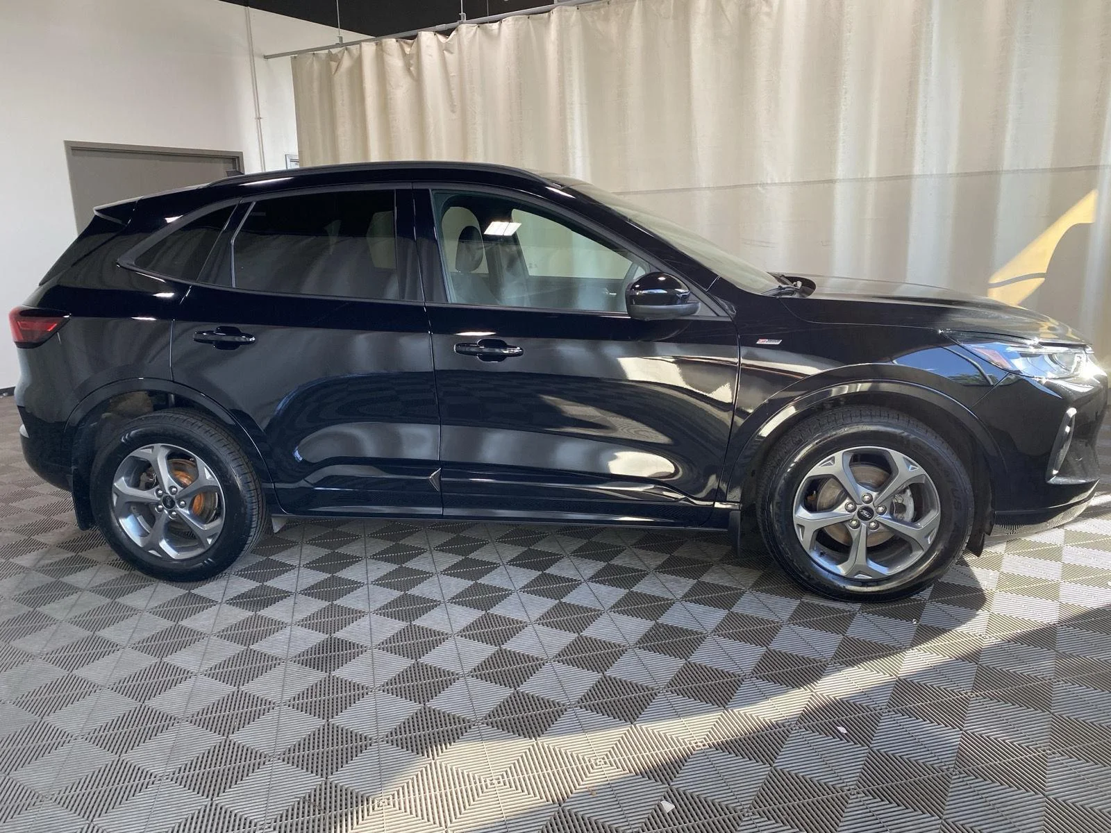 Used 2023 Agate Black Ford ST-Line Select image 9