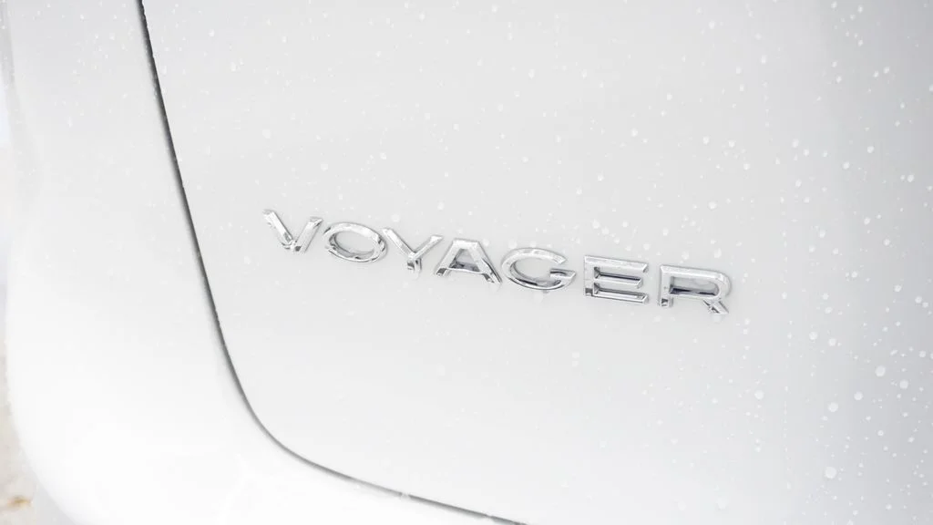 New 2026 Bright White Clear-Coat Exterior Paint Chrysler LX image 20