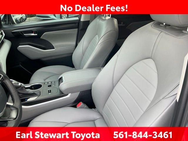 Certified Used 2025 Silver Toyota XLE image 30