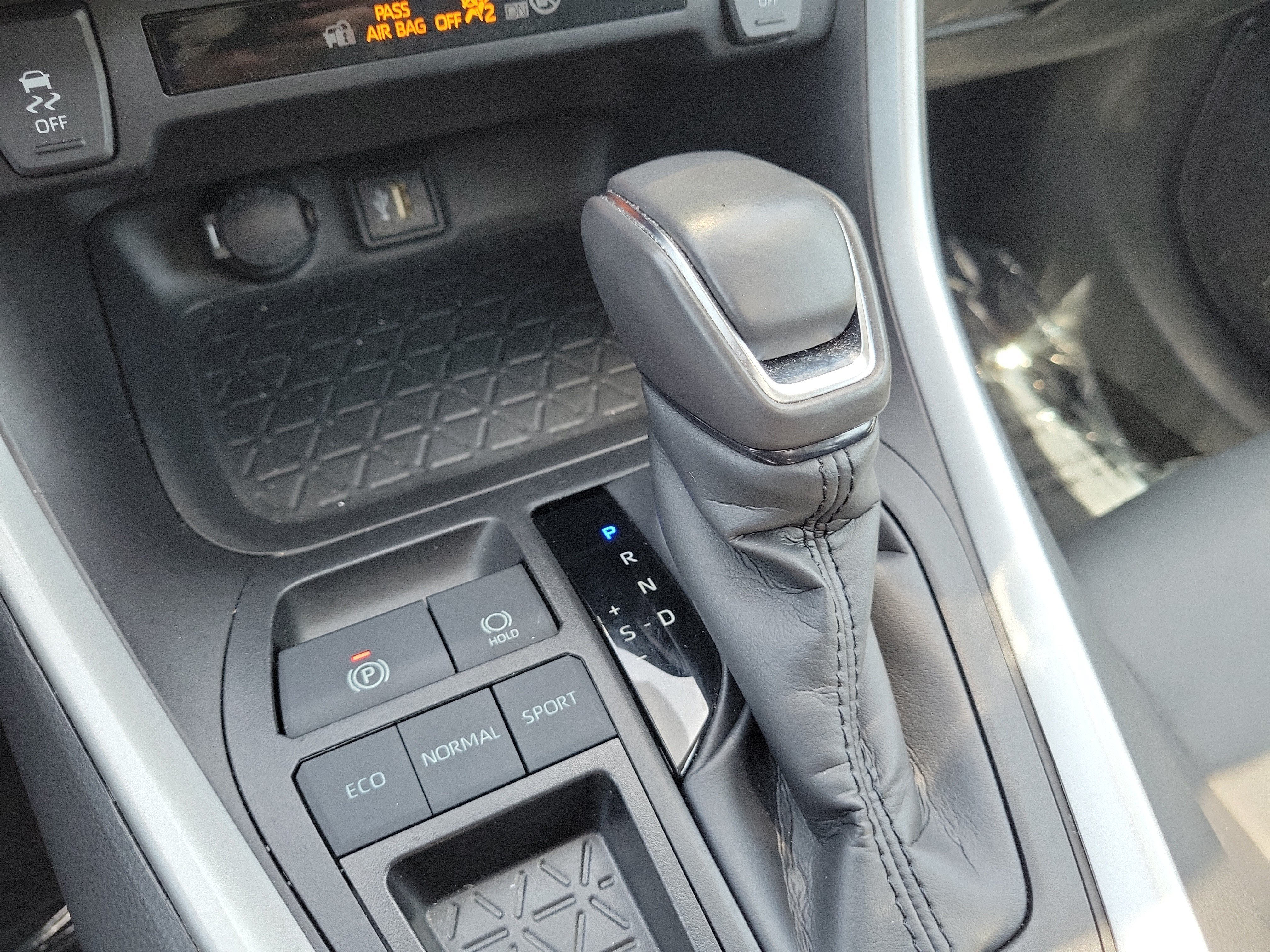 Certified Used 2023 Pearl Toyota XLE Premium image 29