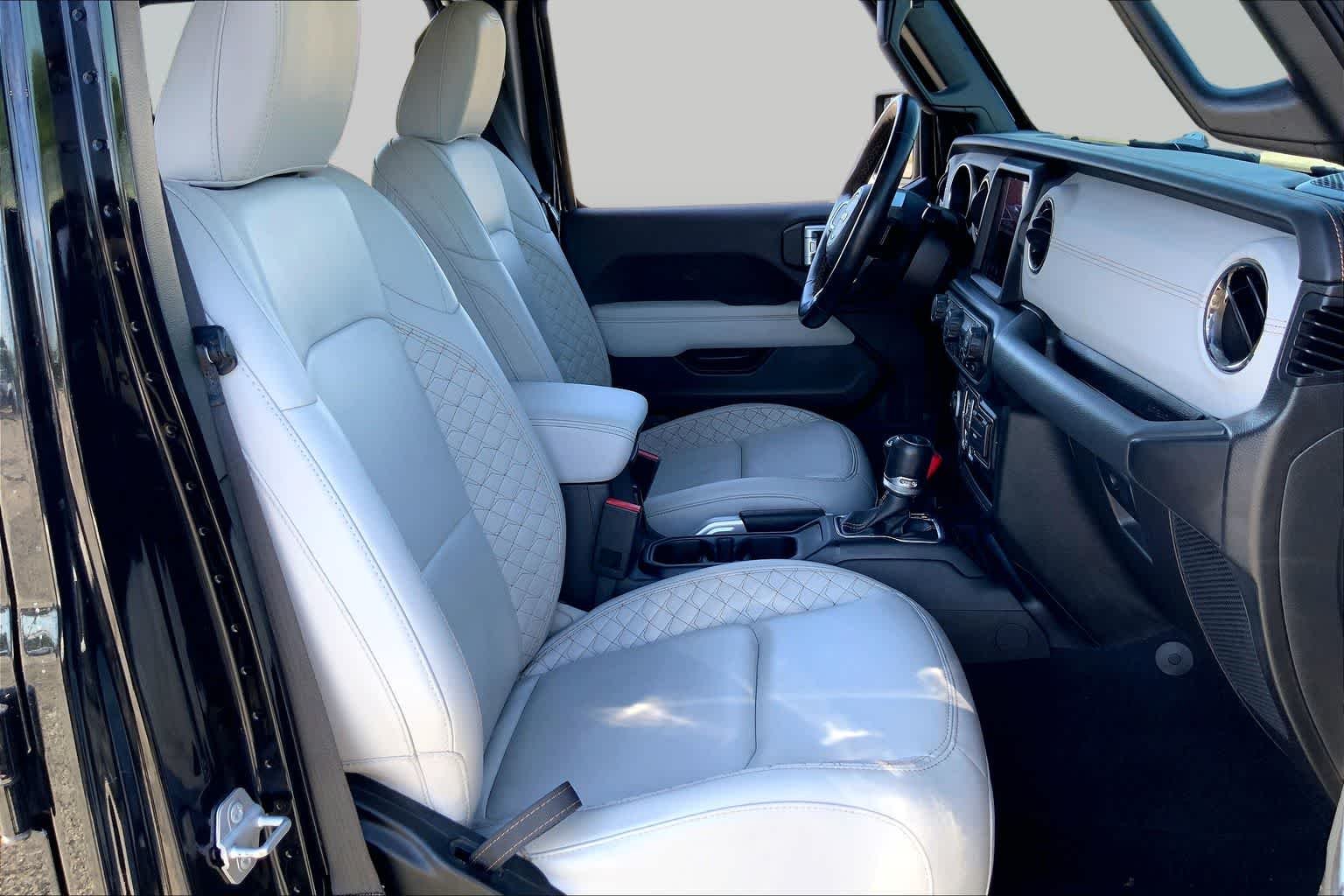 Used 2022 Black Clear Coat Jeep High Altitude image 9