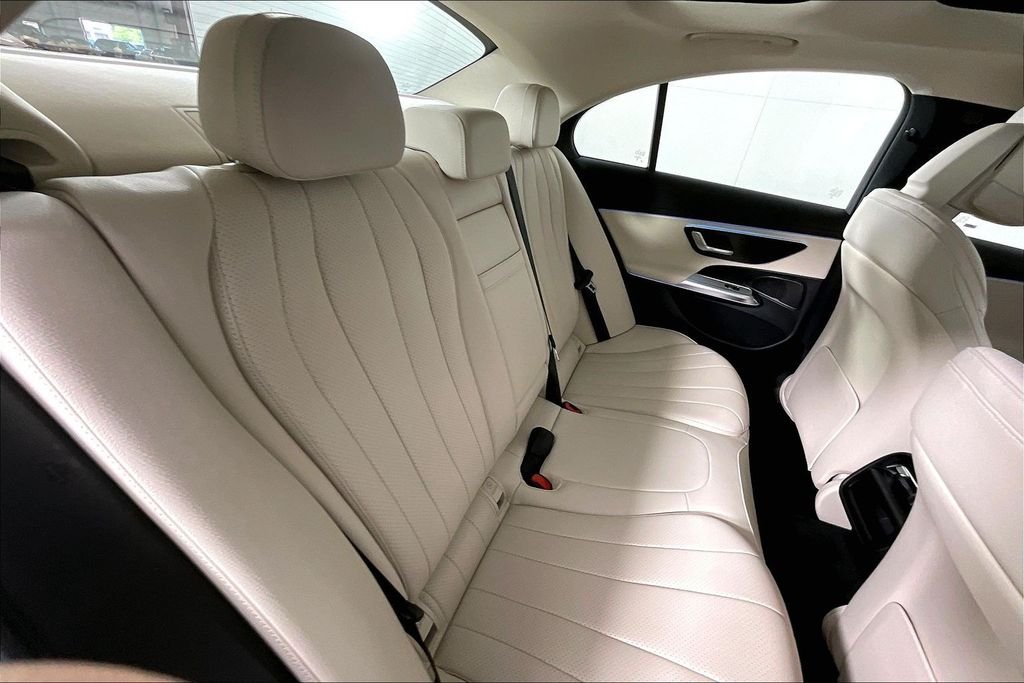 2025 Mercedes-Benz E-Class E350 - Photo 19