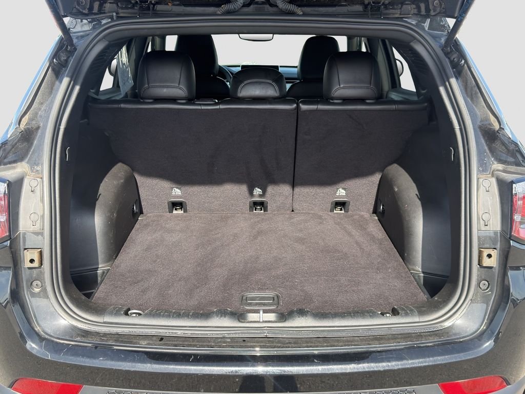 Used 2024 Black Jeep Latitude image 27