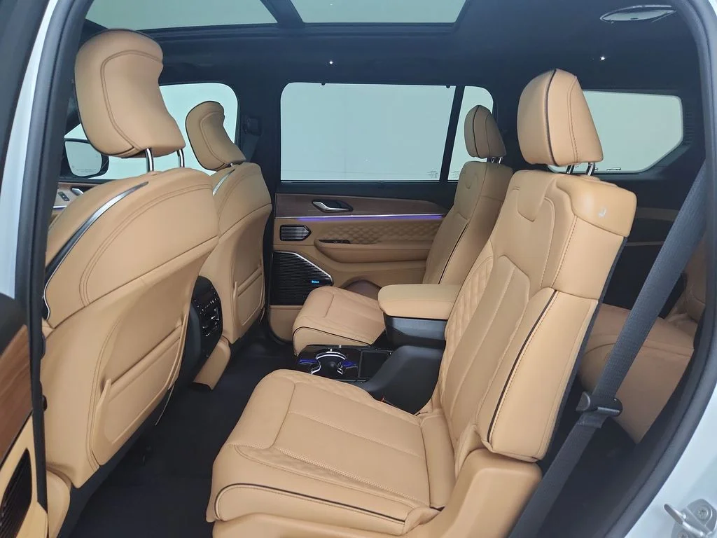 New 2026 Bright White Clear-Coat Exterior Paint Jeep Summit image 30