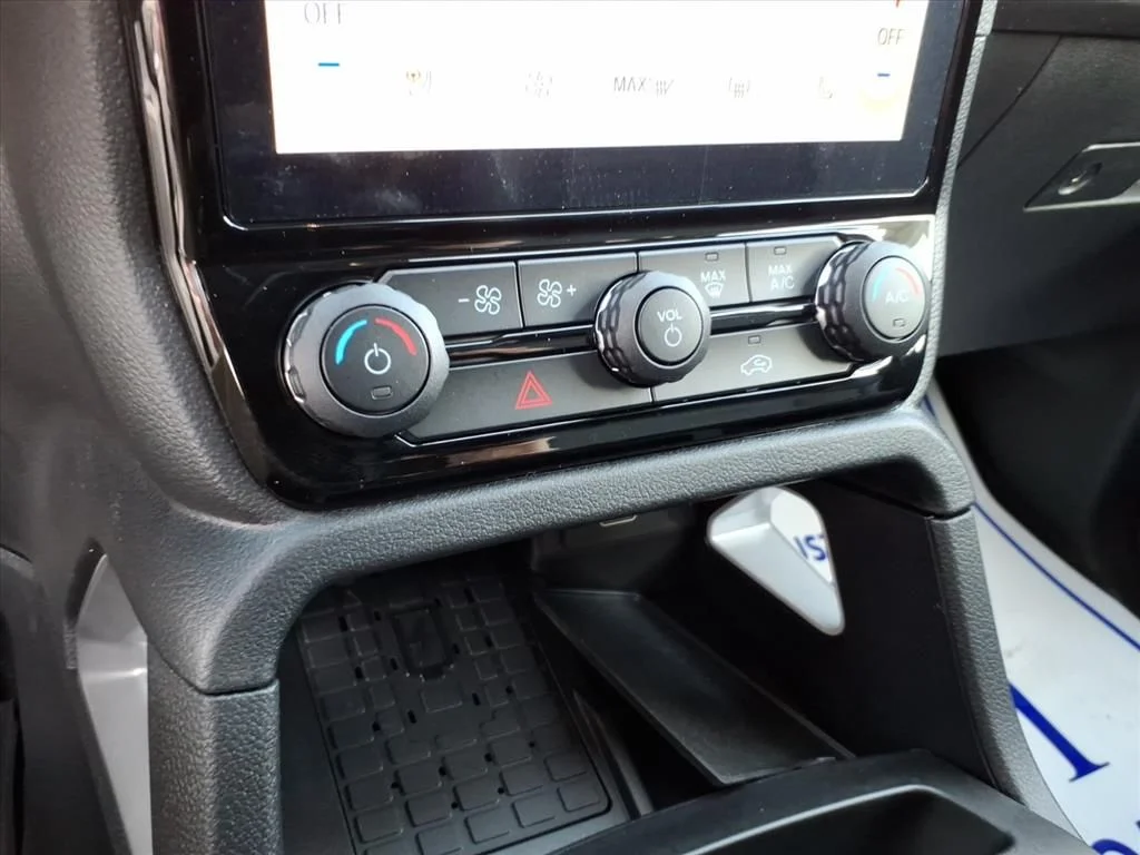 New 2025 Oxford White Ford LARIAT® image 22