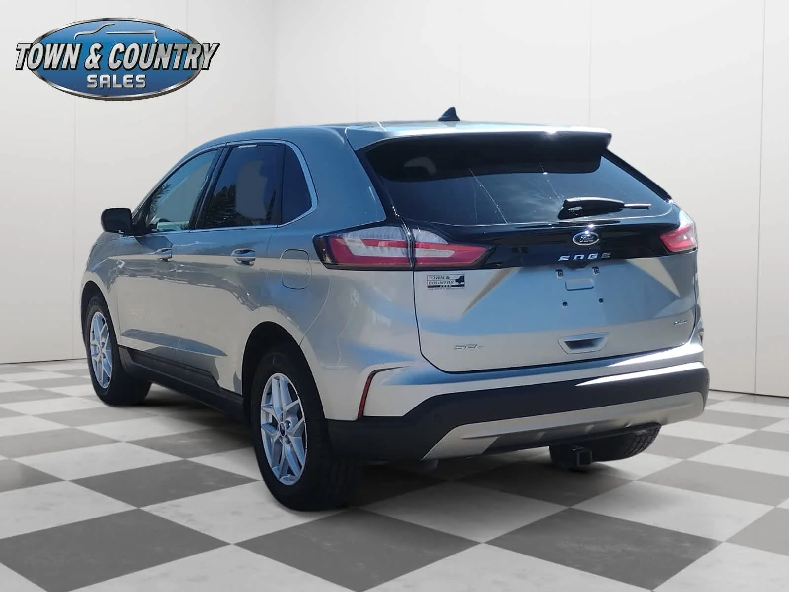 Used 2022 Iconic Silver Metallic Ford SEL image 5