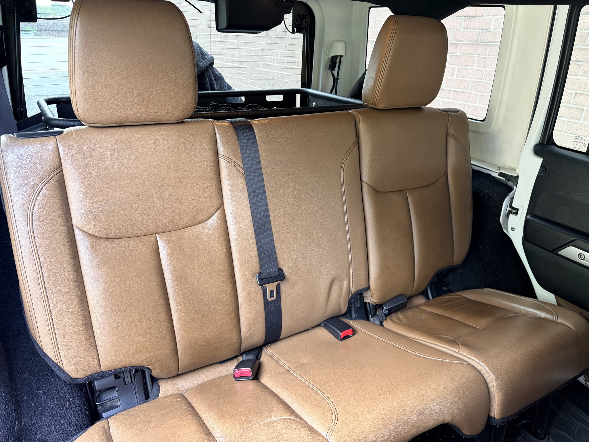 Used 2013 Bright White Clearcoat Jeep Sahara image 18