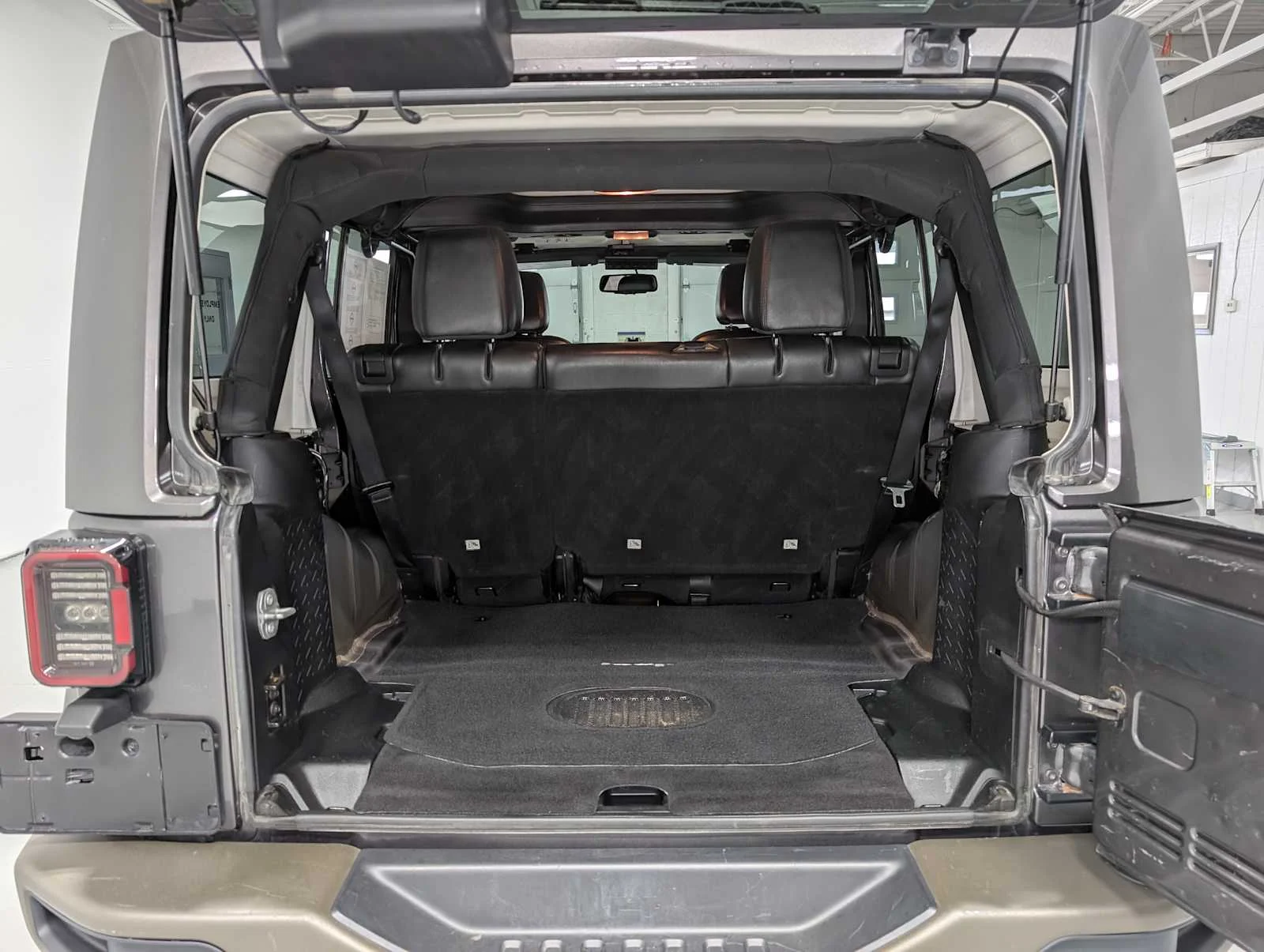 Used 2016 Granite Crystal Metallic Clearcoat Jeep 75th Anniversary image 37