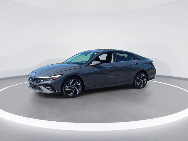 Used 2025 Gray Hyundai SEL Convenience image 4