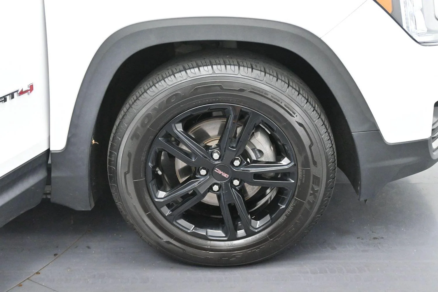Used 2022 Summit White GMC AT4 image 38